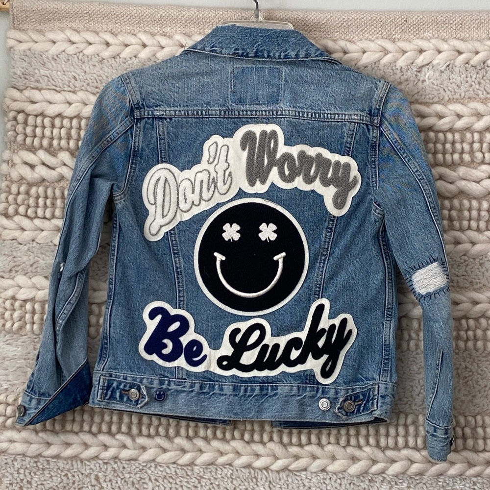 LUCKY BRAND jean jacket “don’t worry be lucky” - Picture 2 of 4